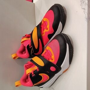 Nike Team Hustle D 11 Big Kids Basketball Shoes Size 6.5Y